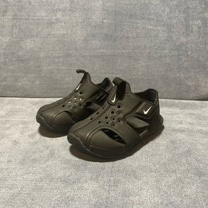 Nike Sunray Protect 2 Toddler sandals size 6